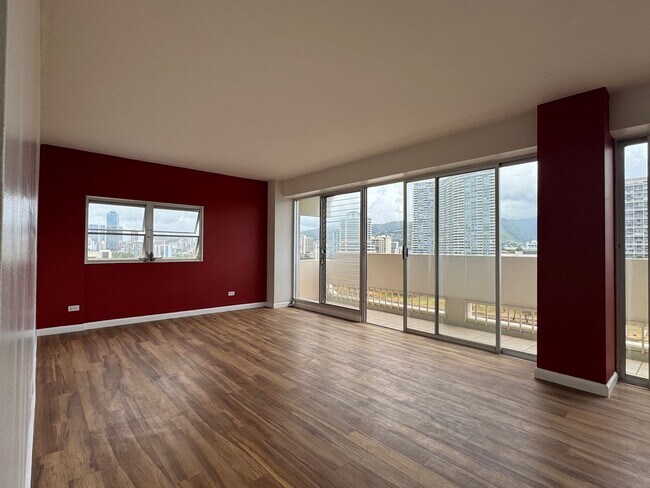 Foto del edificio - 2 Bed/1.5 Bath/1 Parking at Twin Towers in Waikiki