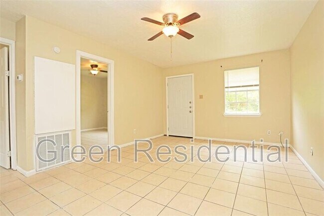 Building Photo - 2460 W Shane St