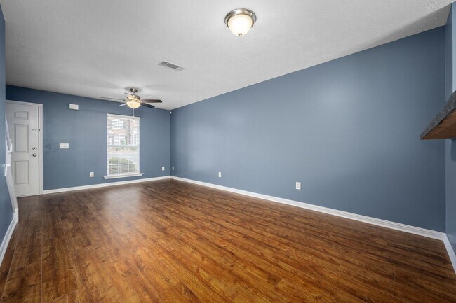 Foto del edificio - 213 Stewarts Landing Cir