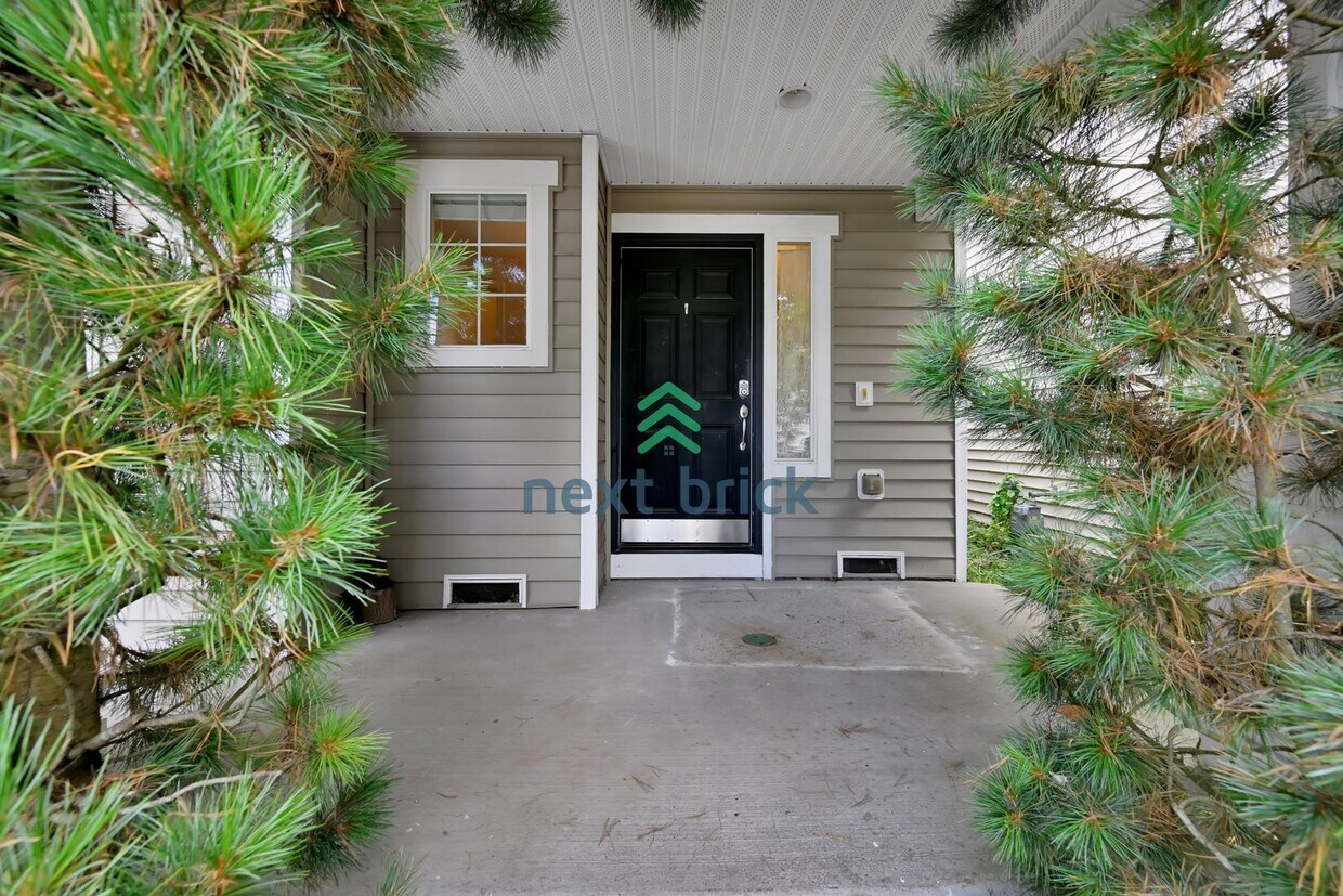 Foto principal - 3 BED & 2.5 BATH SINGLE FAMILY HOUSE FOR RENT