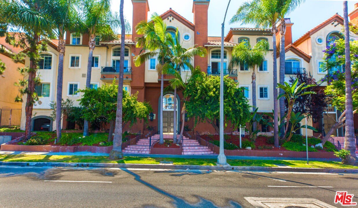 Foto principal - 7120 La Tijera Blvd