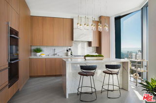 Foto del edificio - 211 Elm Ct