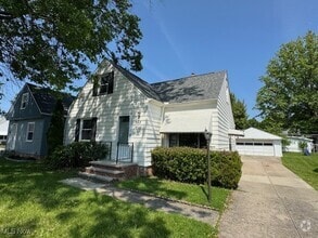 Building Photo - 385 E 271st St