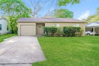 Building Photo - 4725 Dilworth Ct