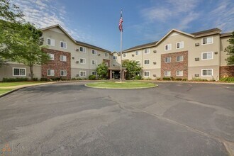 Building Photo - 2900 Heritage Pl Dr