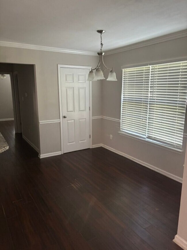 Foto del edificio - 5036 Reynolds Way