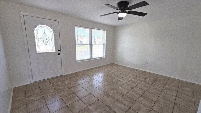 Foto del edificio - 284 Rotonda Blvd W