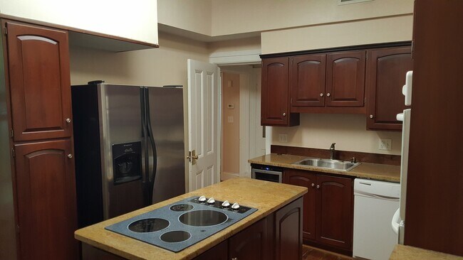Building Photo - 414 London St