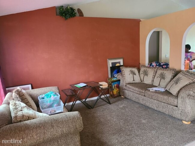 Building Photo - 4 br, 2 bath House - 1782 SW Hilola Ln