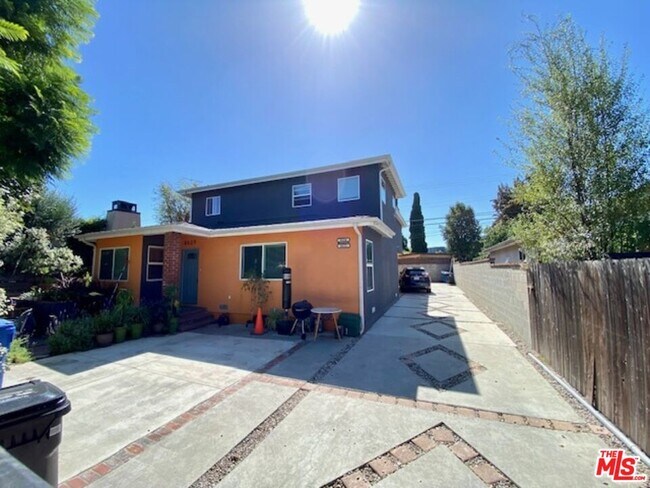 Building Photo - 8620 Melvil St