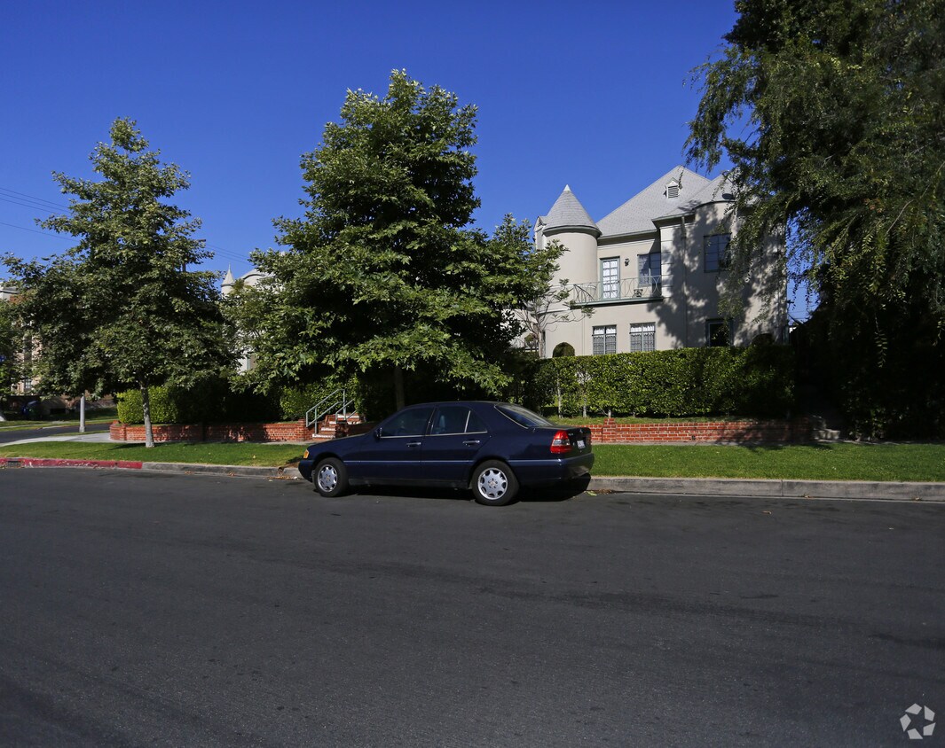 Foto del edificio - 763-773 S Plymouth Blvd