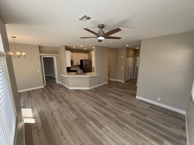 Building Photo - Beautifully updated 2Bed/2Bath single-story home w/ 2-car garage in the desirable Northwest Las V...