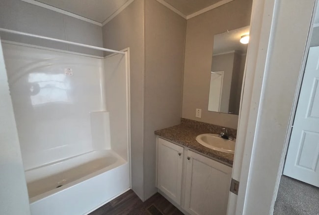 Building Photo - 725 Oak Ln