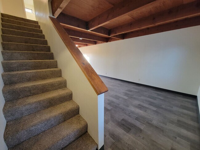 Building Photo - 2 Story Condo in Corning - Richfield Garde...