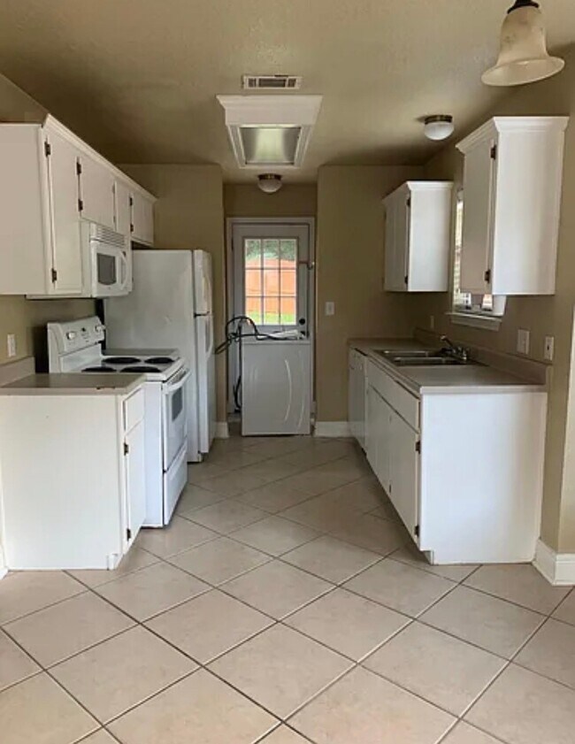 Building Photo - 137 Bolero Way