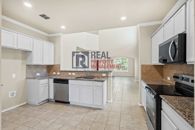 Foto del edificio - Modern 4-Bed Home in Prime Location