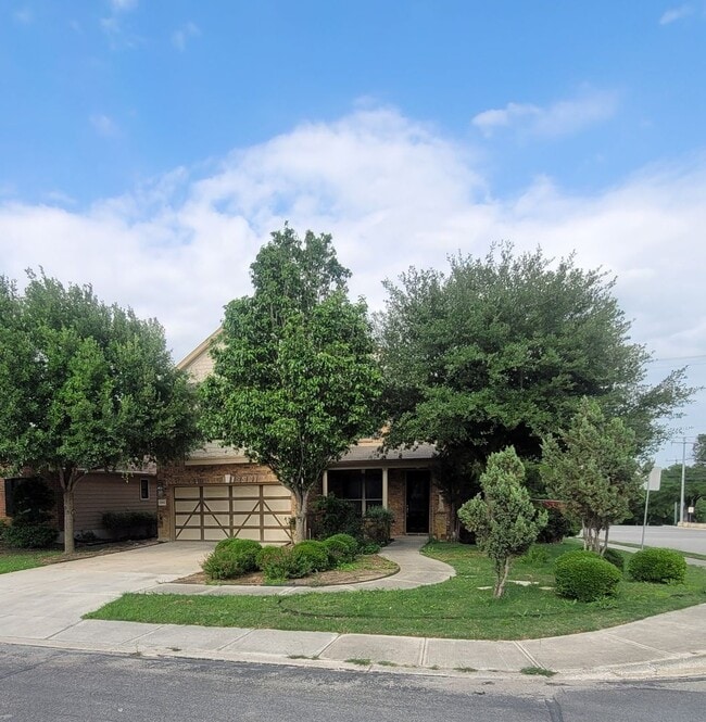 Building Photo - Great home ready for move in. NE