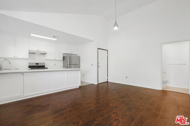 Foto del edificio - 1753 N Kenmore Ave
