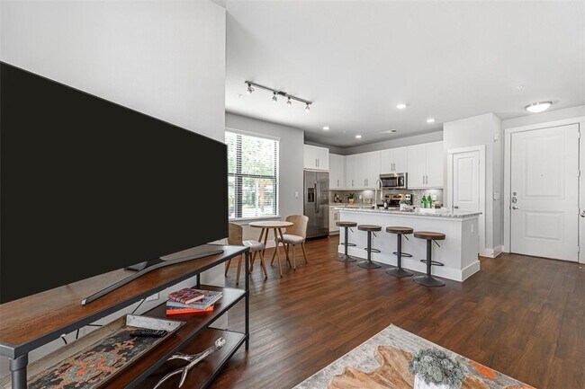 Foto del edificio - 4711 LJ Pkwy