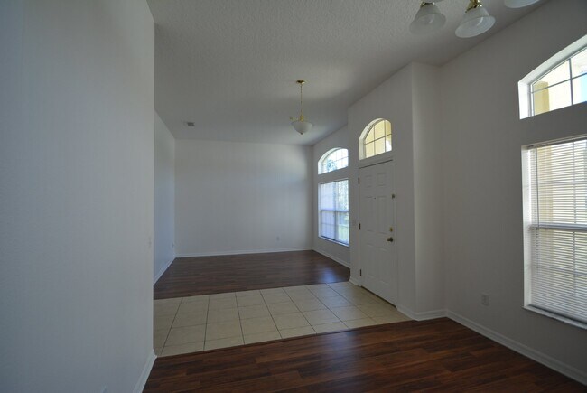 Building Photo - "Spacious 4-Bedroom Oasis with 3 Full Bath...