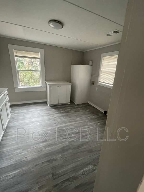 Building Photo - 212 Cato St