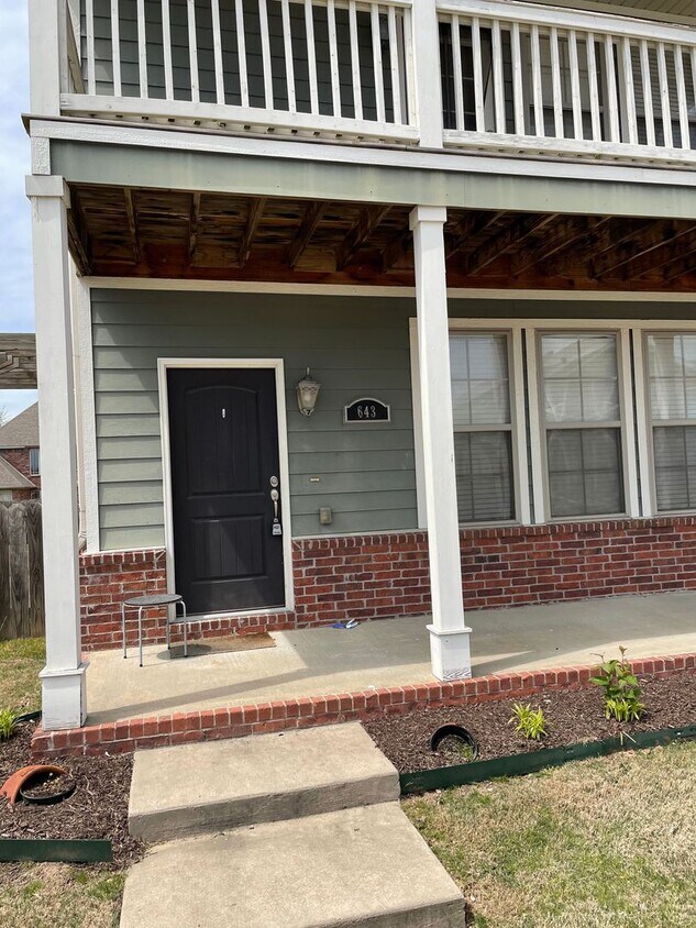 Primary Photo - 3 bedroom 2 bath row home