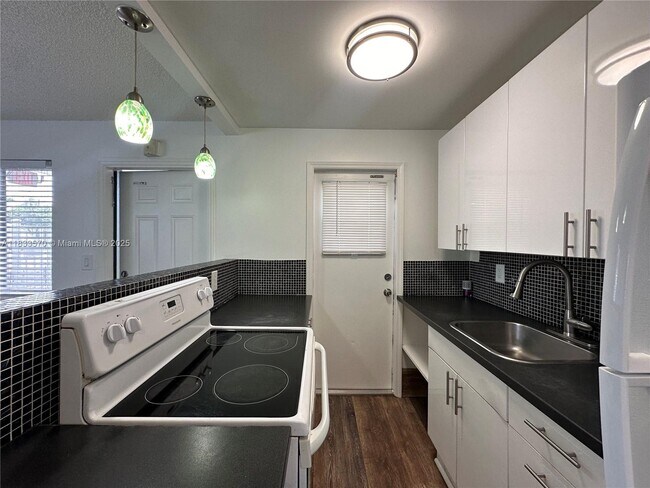 Foto del edificio - 2325 Arthur St