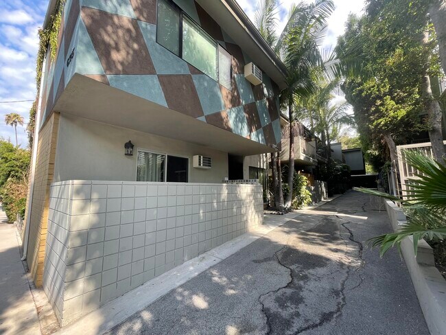 Foto del edificio - 6345 Primrose Ave