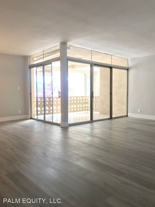 Foto del edificio - 333 N Palm Dr