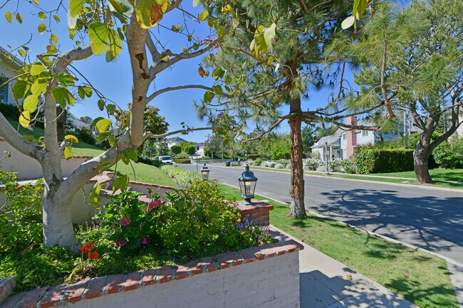 Foto del edificio - 435 Dalehurst Ave