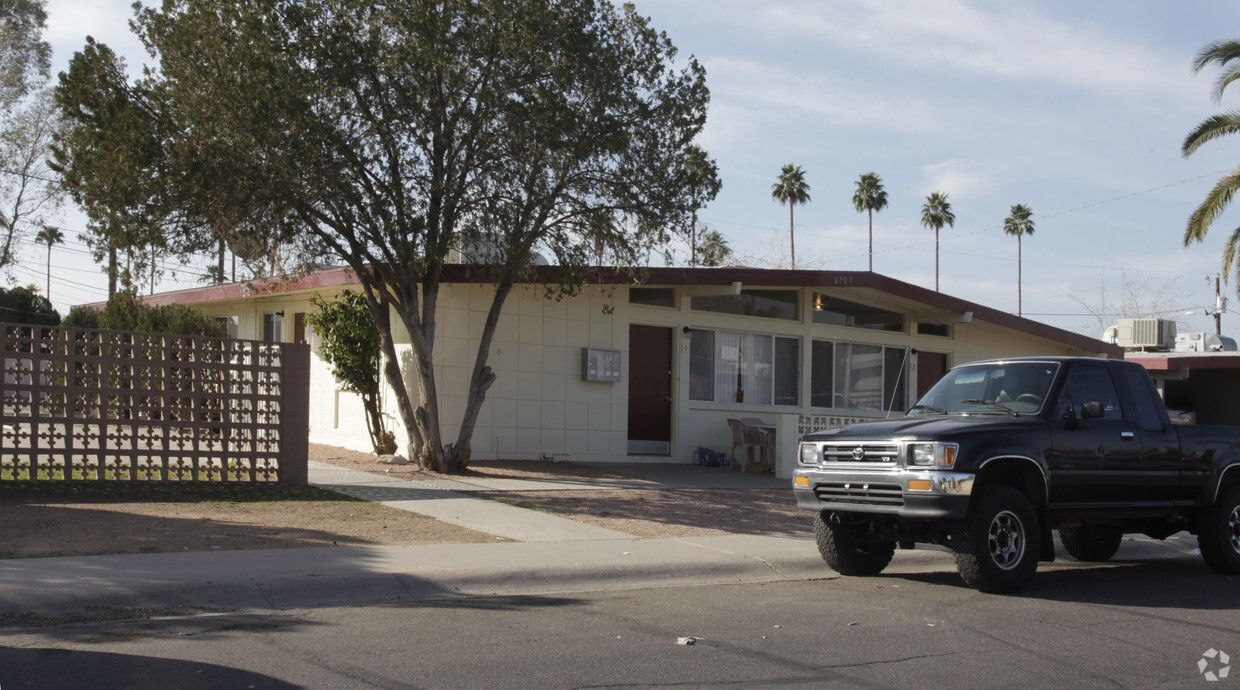 Foto del edificio - 6707 E Monterey Way