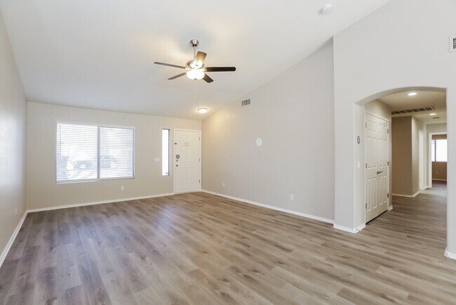 Foto del edificio - 10355 W Sunflower Pl