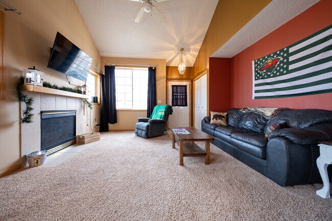 Foto del edificio - 17570 Gillette Way