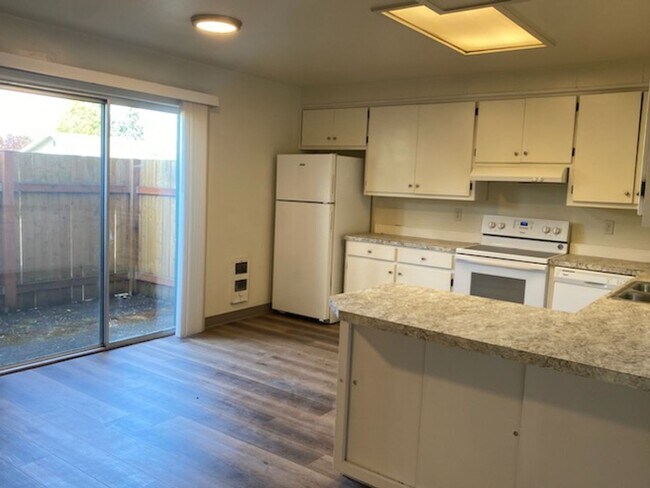 Building Photo - Fantastic 2-Bedroom, 1-Bath Apartment With W/D Hookups in Creswell!
