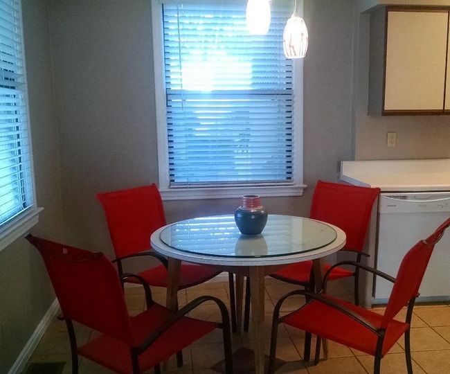 Building Photo - 1818 3rd St