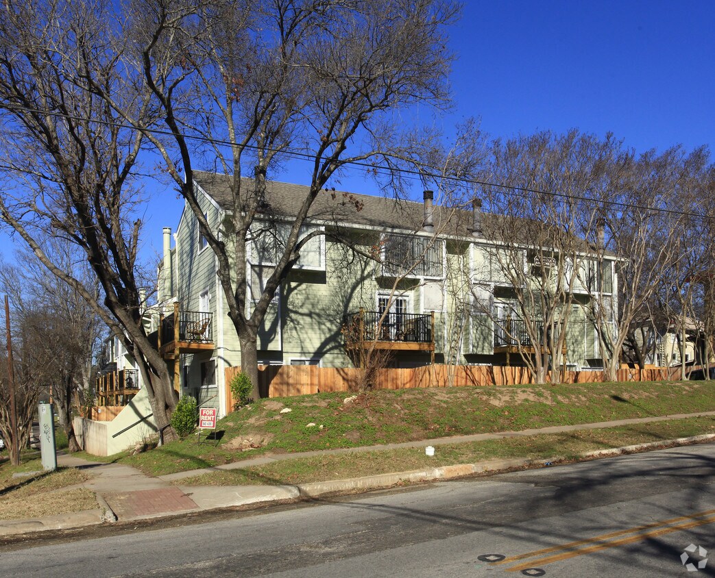 Foto del edificio - 1600 West Avenue Apartments