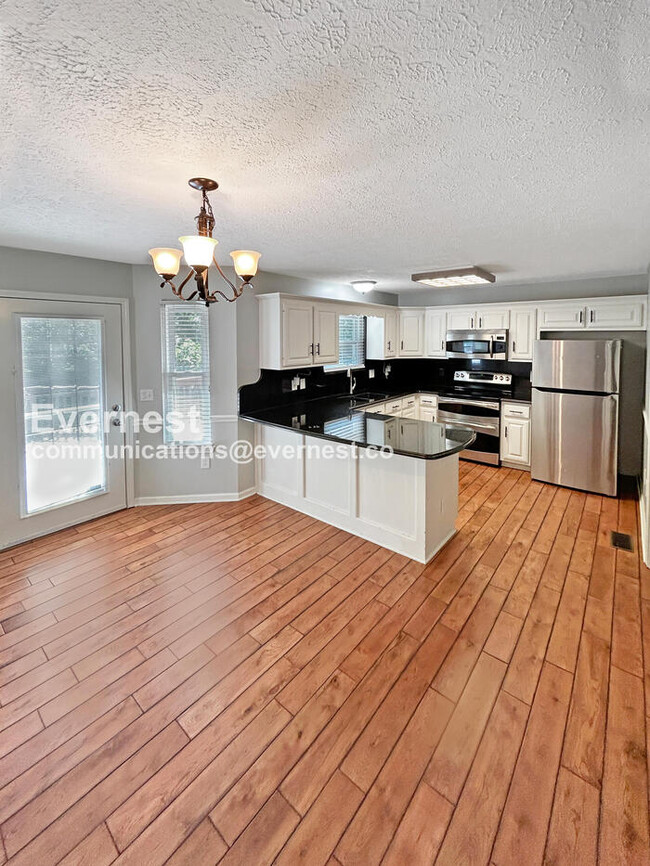 Building Photo - 110 Beechbrook Ct