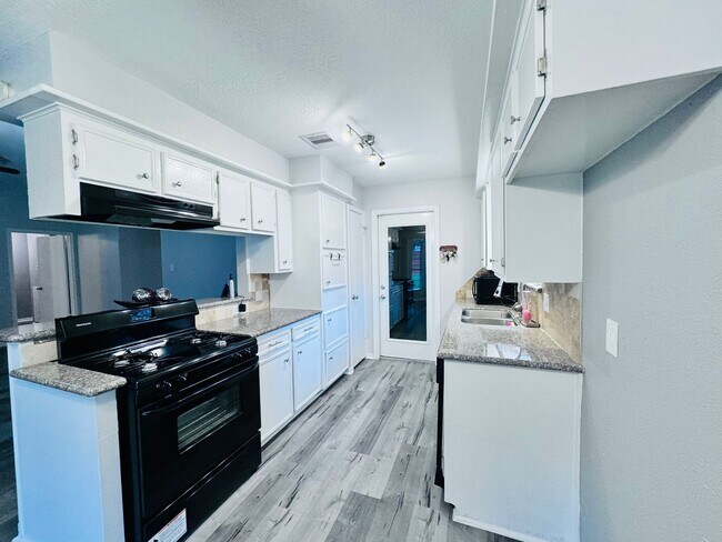 Foto del edificio - 3934 Thistlewood Dr