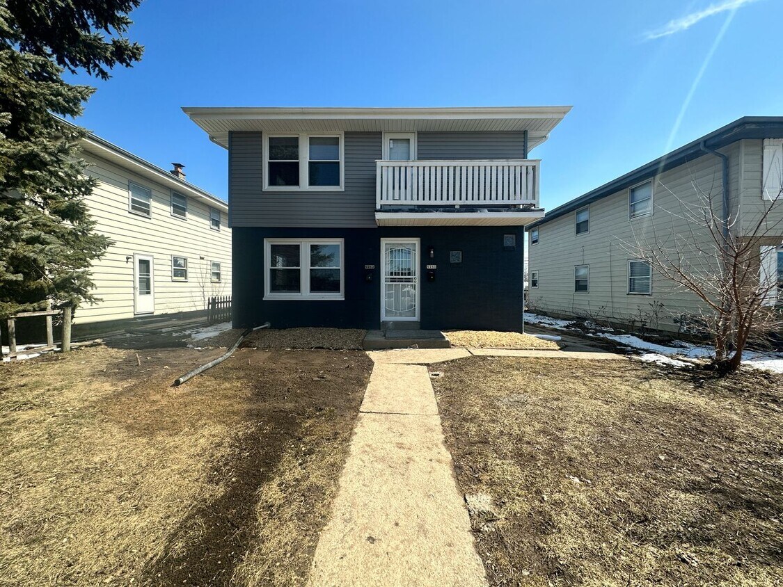 Primary Photo - 5760-5762 N 99th St. (Duplex)