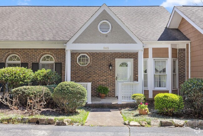 Building Photo - 565 Winterview Ln