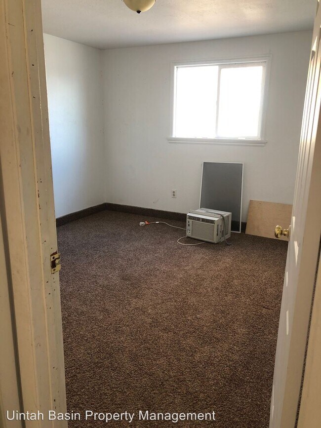 Building Photo - 822 W 400 S