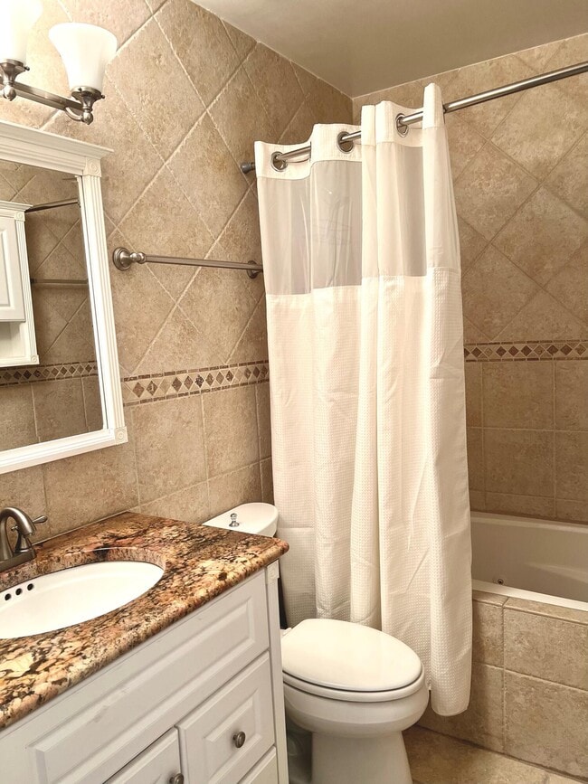 Foto del edificio - 300 E Club Cir