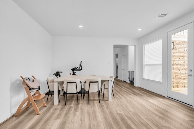 Building Photo - 17822 Carnation Gln Dr
