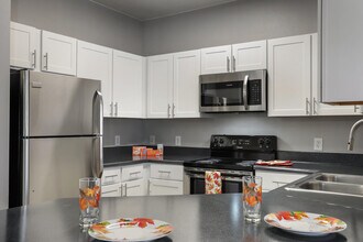 Building Photo - Hawthorne Hill