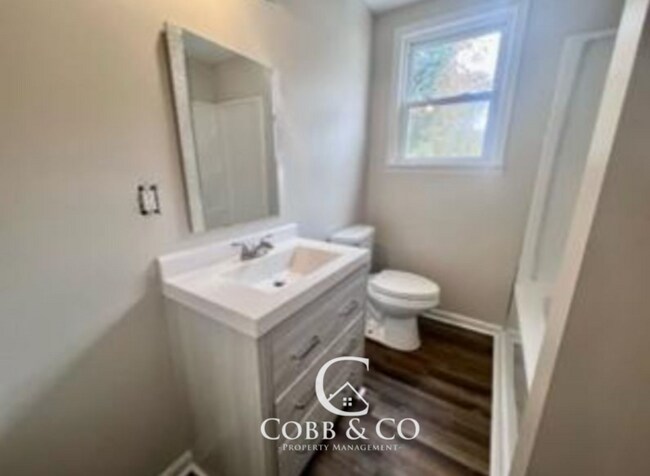 Foto del edificio - 3 Bedroom Home on 1.23 Acres with Detached Garage in Goochland – $1,750/mo