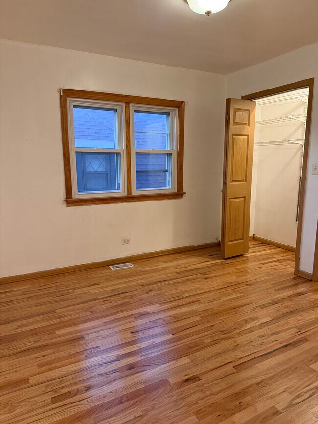 Building Photo - 4928 S Kolin Ave