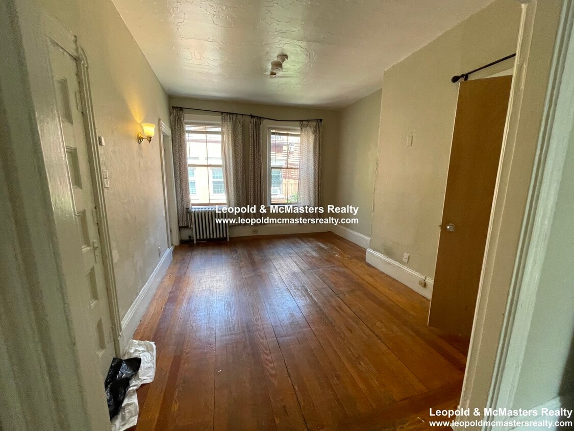 Primary Photo - 101 Myrtle St