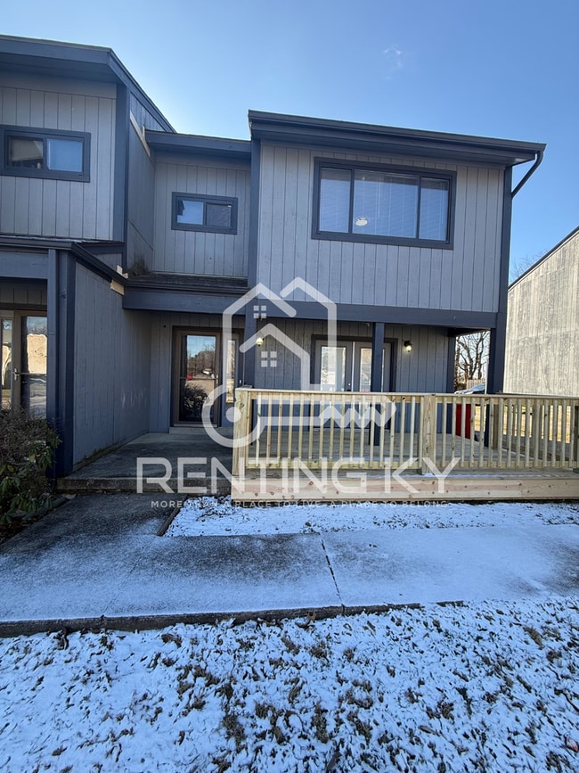 Building Photo - 124-126-126 Nave Pl