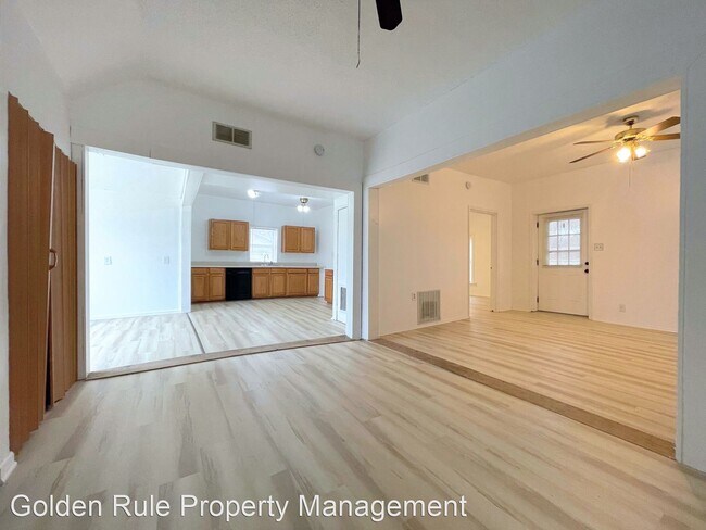 Building Photo - 5 br, 2 bath House - 301 N Burr