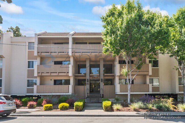 Foto del edificio - 400 Ortega Ave